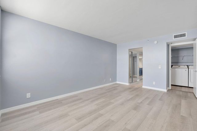 105 Lake Emerald Drive 108, Oakland Park, FL 33309