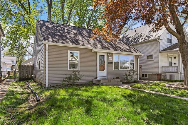 927 G Avenue NW, Cedar Rapids, IA 52405