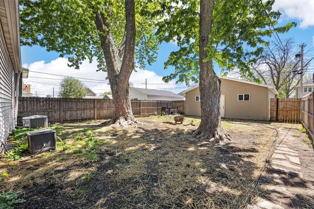 927 G Avenue NW, Cedar Rapids, IA 52405