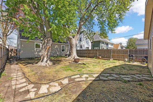 927 G Avenue NW, Cedar Rapids, IA 52405