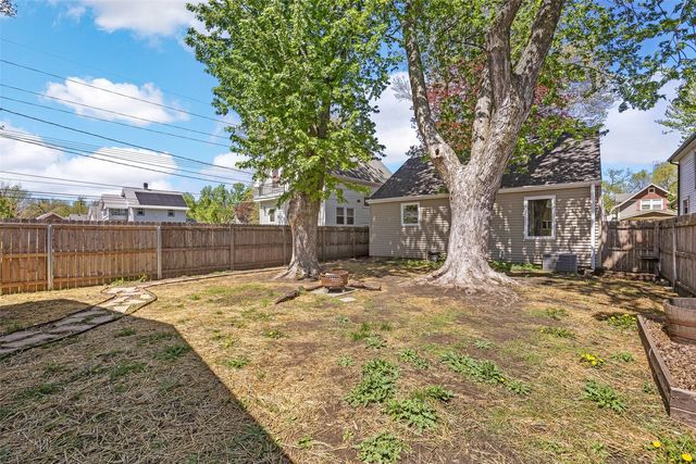 927 G Avenue NW, Cedar Rapids, IA 52405