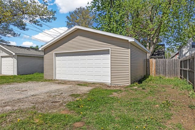 927 G Avenue NW, Cedar Rapids, IA 52405