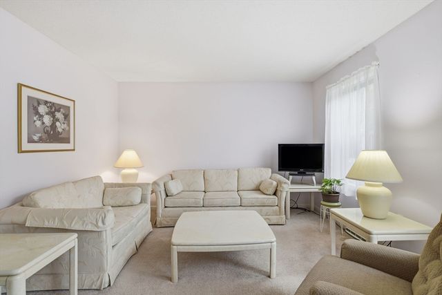 585 Sheridan St 44, Chicopee, MA 01020