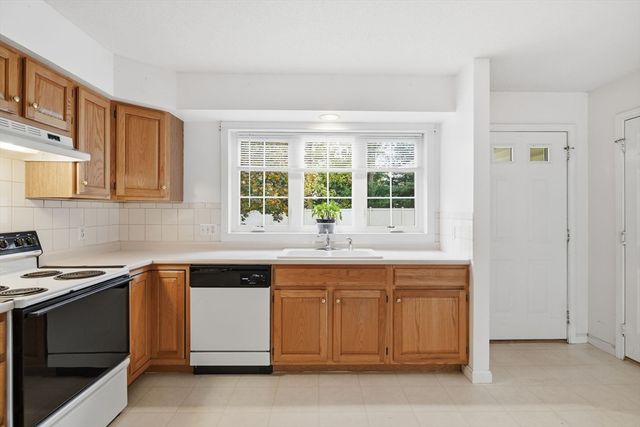 585 Sheridan St 44, Chicopee, MA 01020