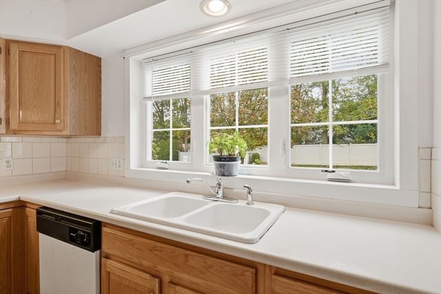 585 Sheridan St 44, Chicopee, MA 01020