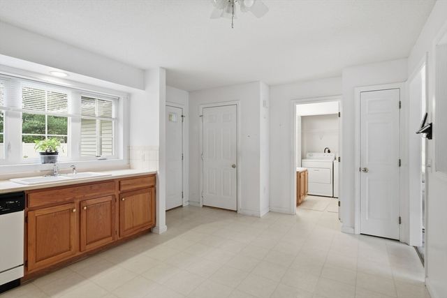 585 Sheridan St 44, Chicopee, MA 01020