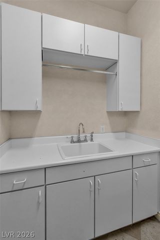 1724 Glenview Drive, Las Vegas, NV 89134