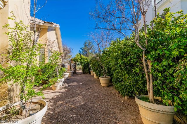 1724 Glenview Drive, Las Vegas, NV 89134