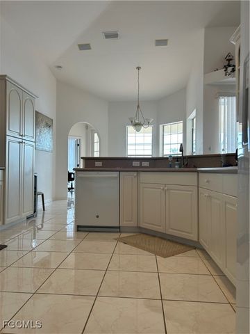 2002 SE 28th ST, Cape Coral, FL 33904