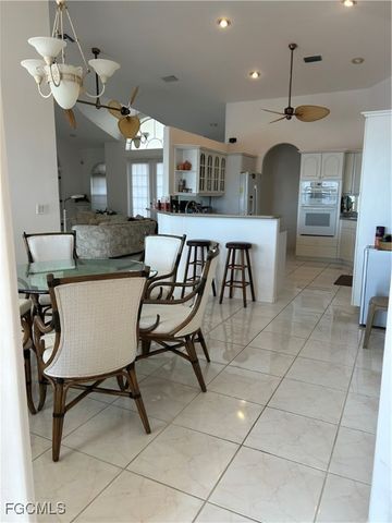 2002 SE 28th ST, Cape Coral, FL 33904