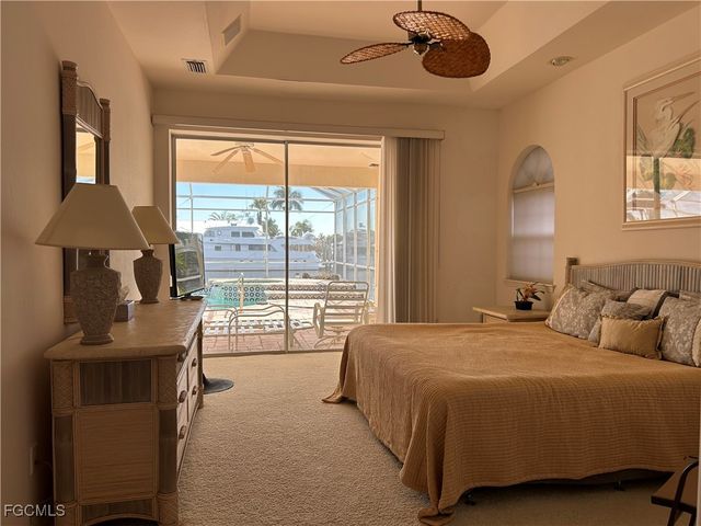 2002 SE 28th ST, Cape Coral, FL 33904