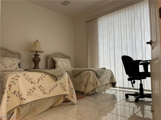 2002 SE 28th ST, Cape Coral, FL 33904