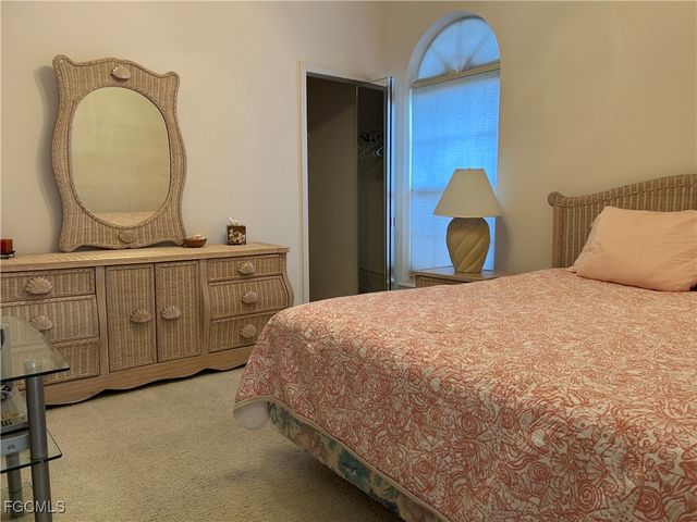 2002 SE 28th ST, Cape Coral, FL 33904