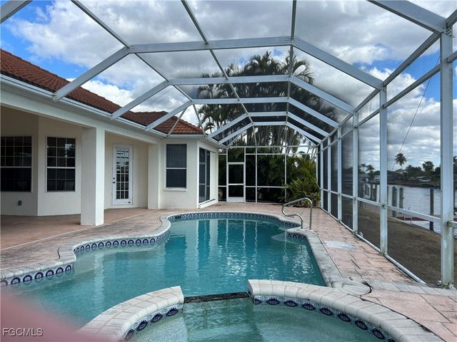 2002 SE 28th ST, Cape Coral, FL 33904