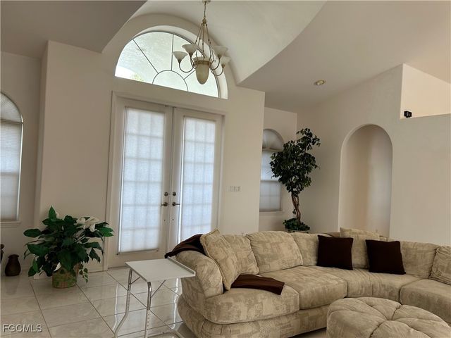 2002 SE 28th ST, Cape Coral, FL 33904