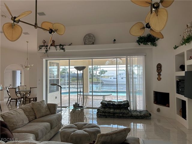 2002 SE 28th ST, Cape Coral, FL 33904