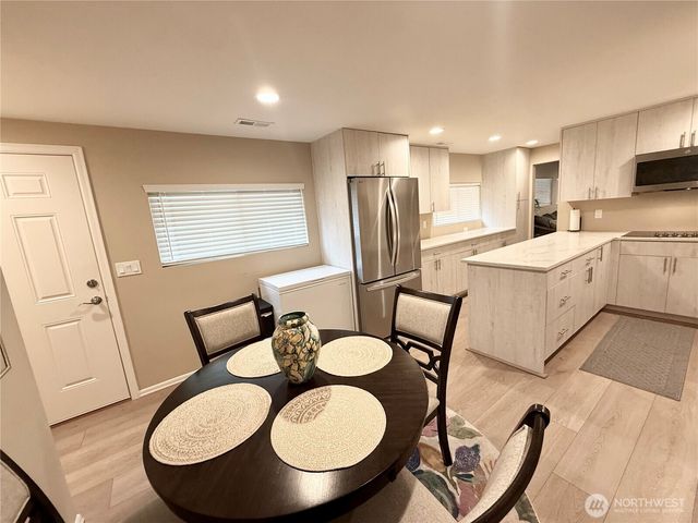 11049 18th Avenue SW, Seattle, WA 98146