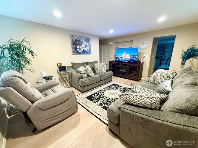 11049 18th Avenue SW, Seattle, WA 98146