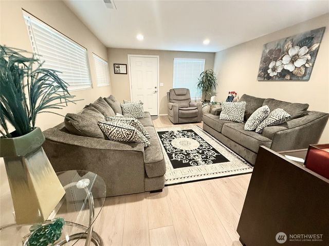 11049 18th Avenue SW, Seattle, WA 98146