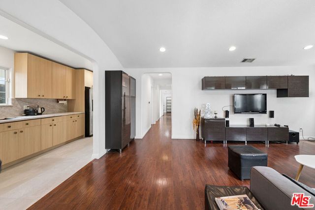 3707 Exposition Boulevard, Los Angeles, CA 90016