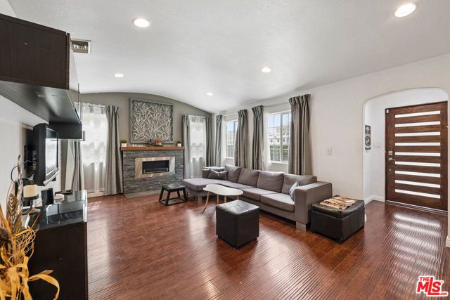 3707 Exposition Boulevard, Los Angeles, CA 90016