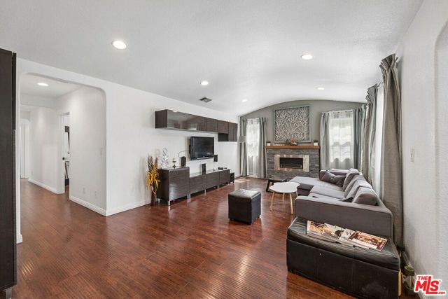 3707 Exposition Boulevard, Los Angeles, CA 90016