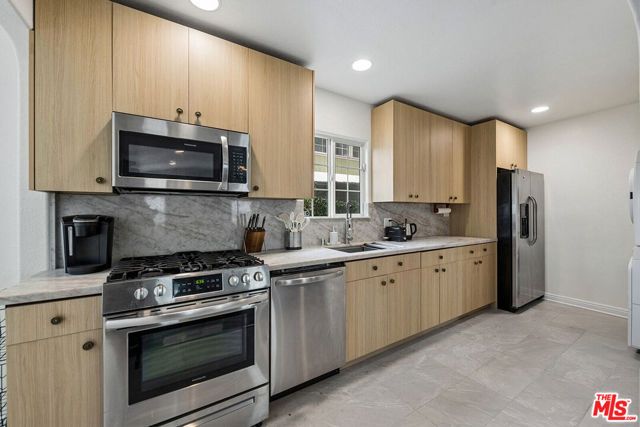 3707 Exposition Boulevard, Los Angeles, CA 90016