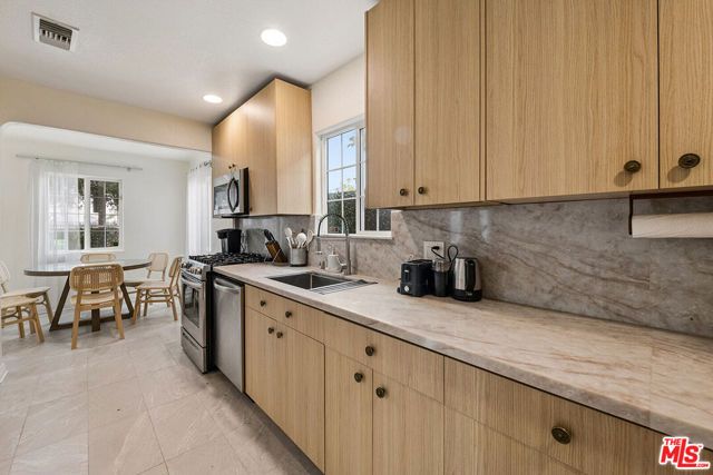 3707 Exposition Boulevard, Los Angeles, CA 90016