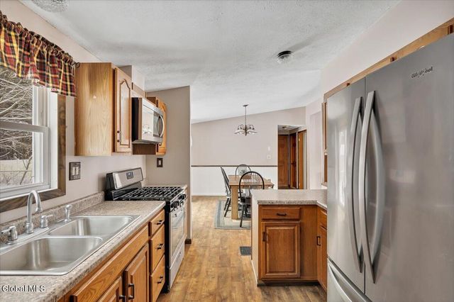 32 Pinewood Road, Queensbury, NY 12804