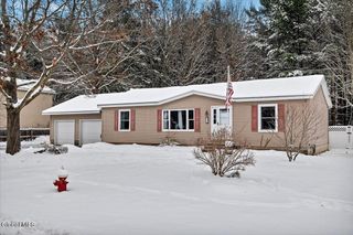 32 Pinewood Road, Queensbury, NY 12804