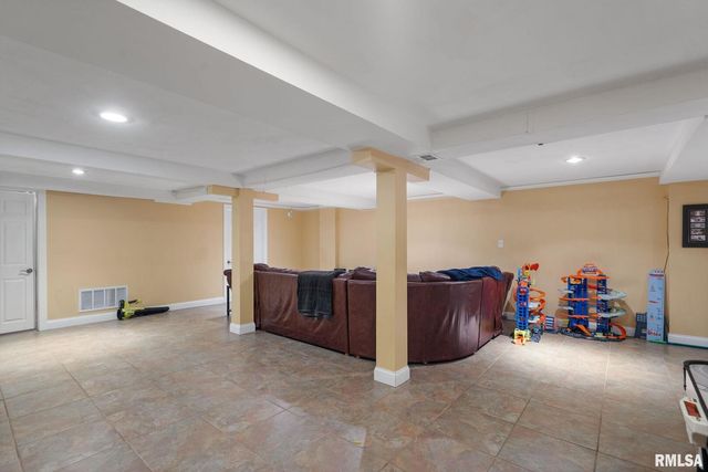 3309 33rd Avenue, Rock Island, IL 61201