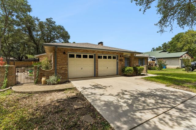 1640 WILLOW LN, Seguin, TX 78155