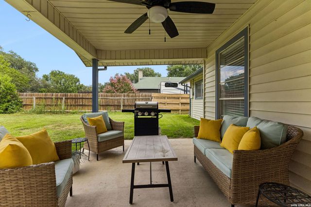 1640 WILLOW LN, Seguin, TX 78155