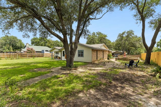 1640 WILLOW LN, Seguin, TX 78155