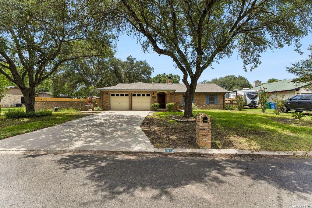 1640 WILLOW LN, Seguin, TX 78155