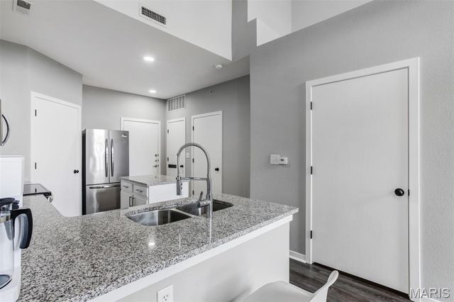 200 S Kirkwood Road 317, Kirkwood, MO 63122