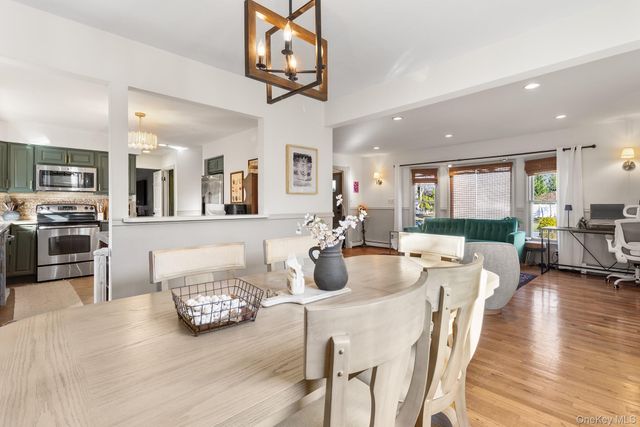 24 Parkside Avenue, Miller Place, NY 11764