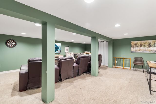 24 Parkside Avenue, Miller Place, NY 11764