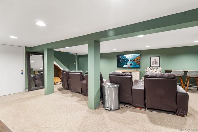 24 Parkside Avenue, Miller Place, NY 11764