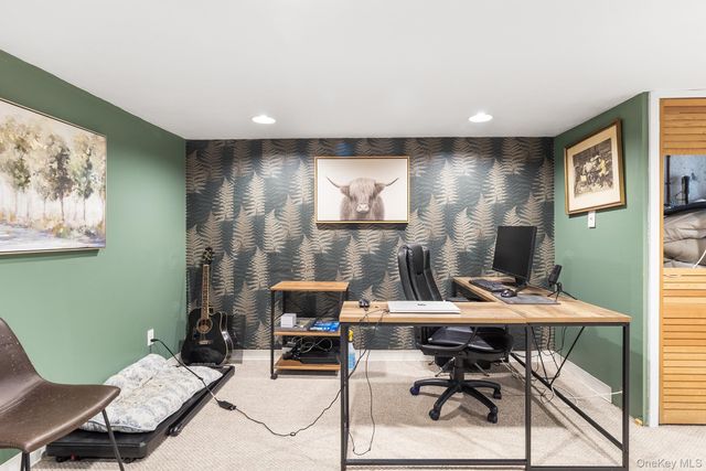 24 Parkside Avenue, Miller Place, NY 11764