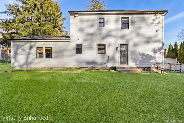 24 Parkside Avenue, Miller Place, NY 11764