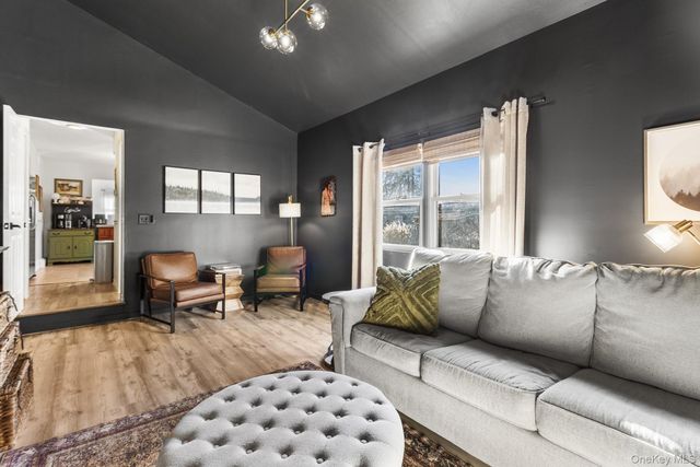 24 Parkside Avenue, Miller Place, NY 11764