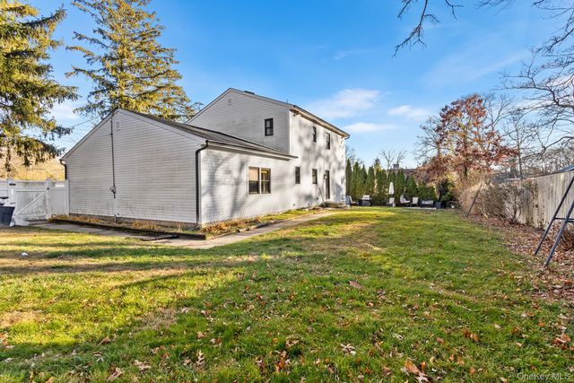 24 Parkside Avenue, Miller Place, NY 11764