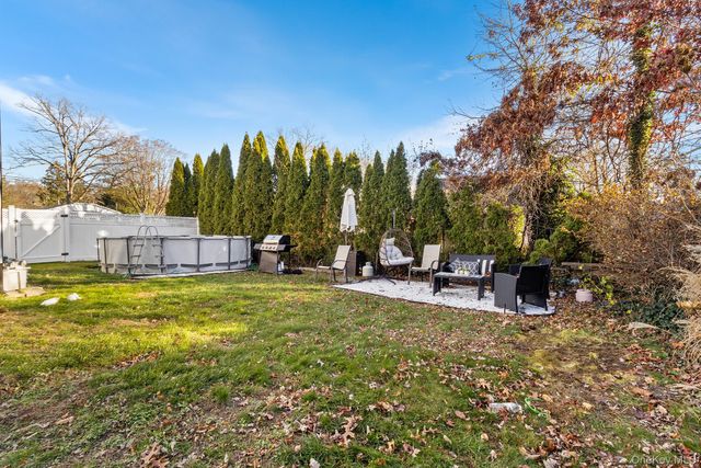 24 Parkside Avenue, Miller Place, NY 11764