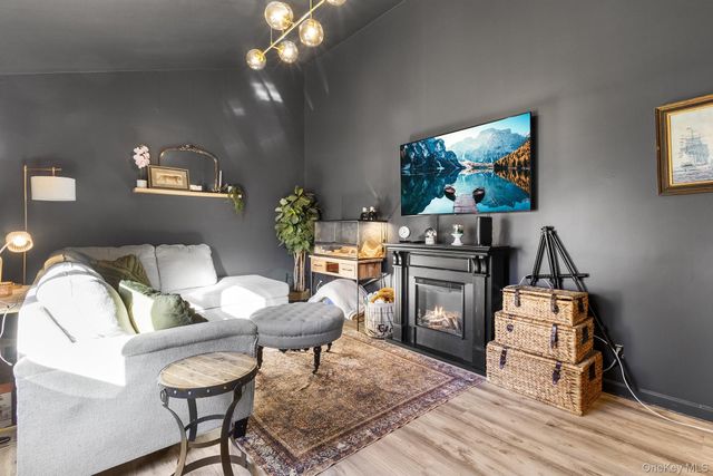 24 Parkside Avenue, Miller Place, NY 11764