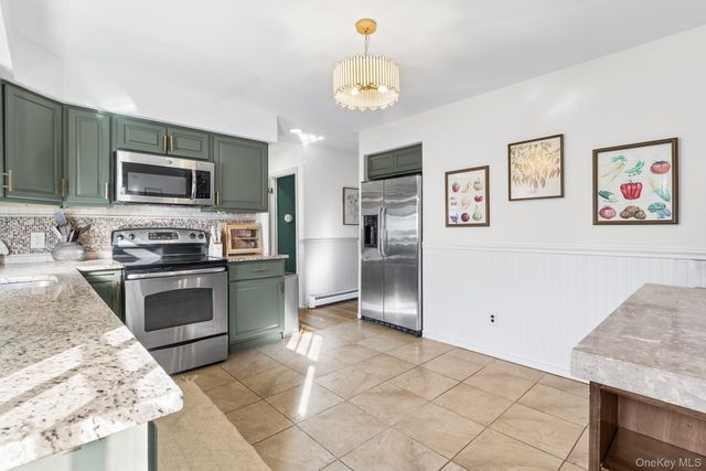 24 Parkside Avenue, Miller Place, NY 11764