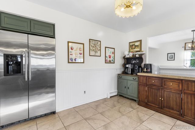 24 Parkside Avenue, Miller Place, NY 11764