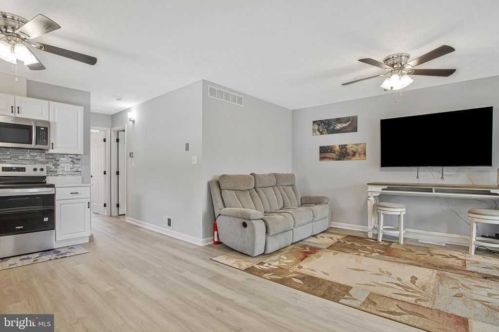 Image 6 of property listing at 312 SW PERSHING AVE, Glen Burnie, MD 21061