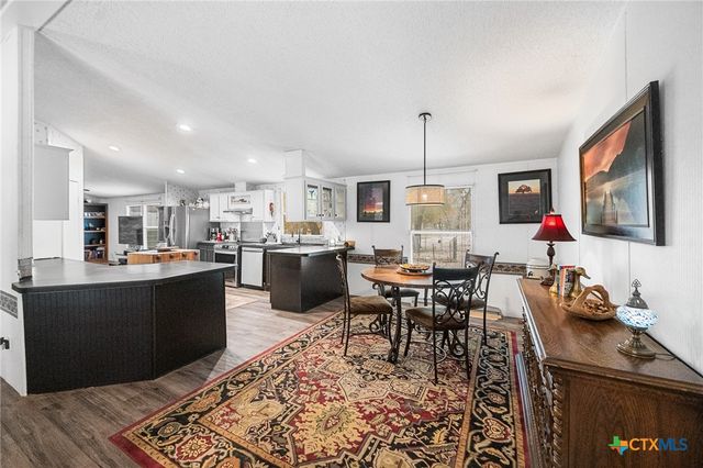 690 Cherry Ridge, Floresville, TX 78114