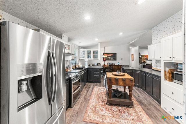 690 Cherry Ridge, Floresville, TX 78114